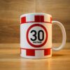 kubek na 30-te urodziny, znak ograniczenia do 30km/h