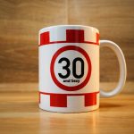 kubek na 30-te urodziny, znak ograniczenia do 30km/h