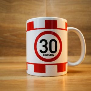 kubek na 30-te urodziny, znak ograniczenia do 30km/h
