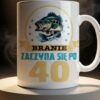 kubek urodzinowy z rybą z napisem branie zaczyna się po 40-tce