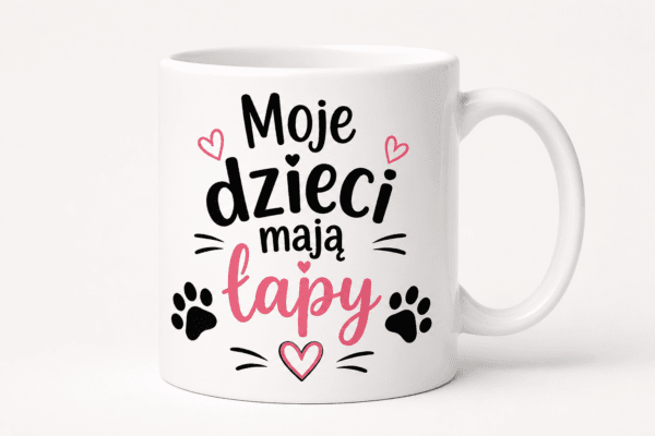 biały kubek z napisem